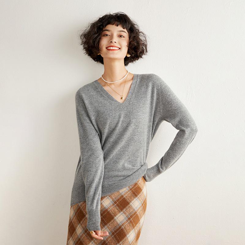 Women's Candy Color V-Neck Cashmere Sweater - Fashionable Knit Base Layer for Autumn/Winter 2025.