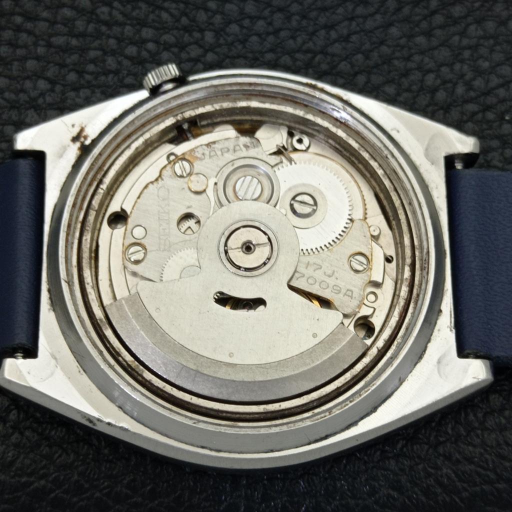 AUTOMATIC 7009A VINTAGE SEIKO JAPAN MENS SKY BLUE COLOR DIAL WATCH A701455-5 R206b-a701455