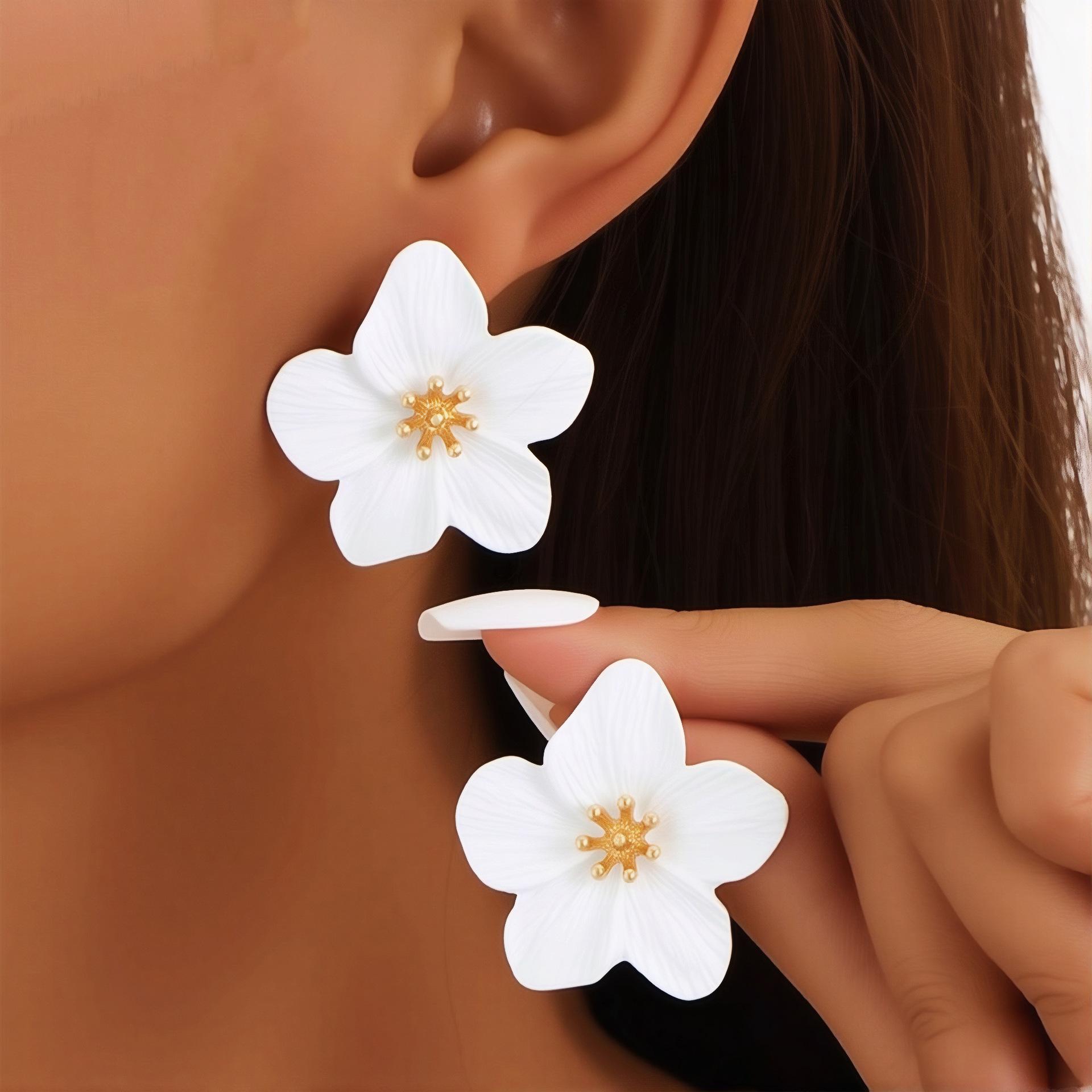 

Пелюстки особистість тренд перебільшені темпераментні сережки