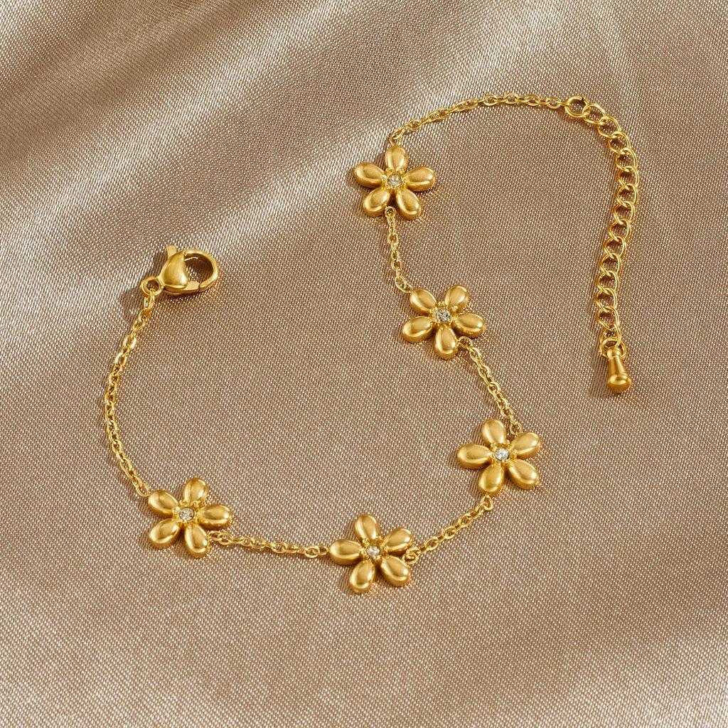 Trendy Gold-Plated Flower Pendant Necklace Set with Diamond Inlay