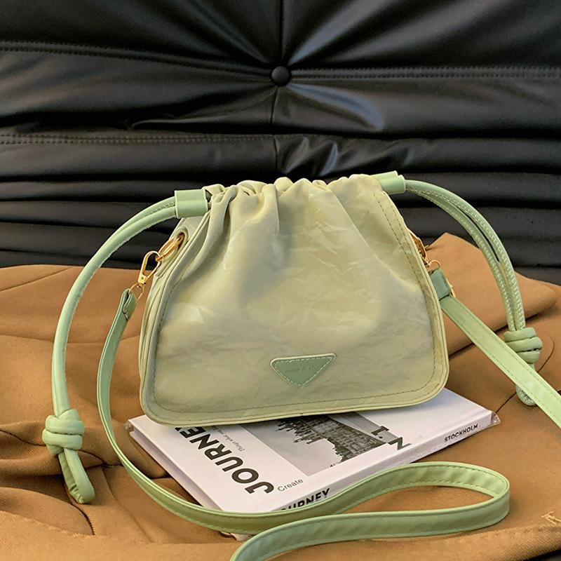 

Сумка Корейская Сумка-ведро Высокой Ценности Летняя Новая Нишевый Дизайн Сумка на Плечо Кроссбоди Женская Плиссированная Сумка Without pendant