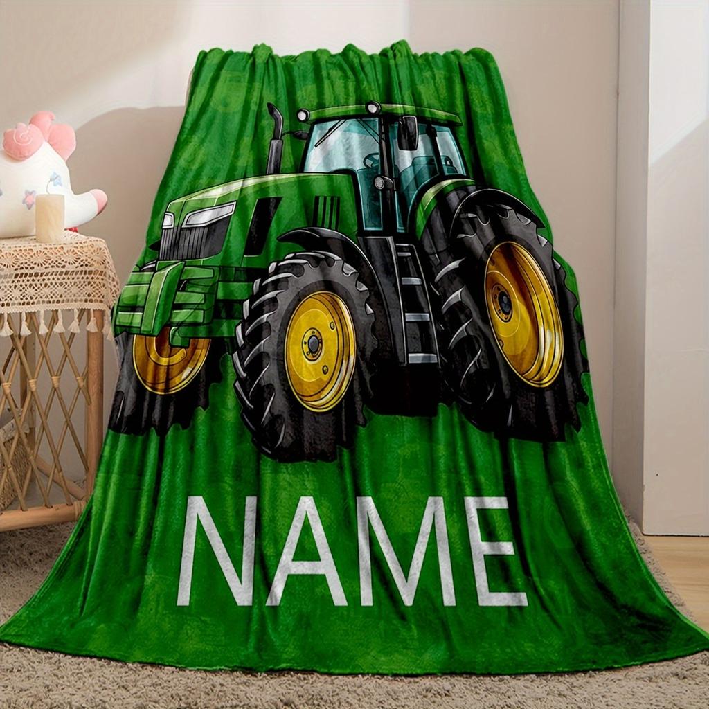 Personalisierbare Traktor-Decke - Weiches Flanell, Grün mit Gelben Rädern & "NAME"-Design Perfekt für Schlafsofa oder Wohnzimmerdekoration