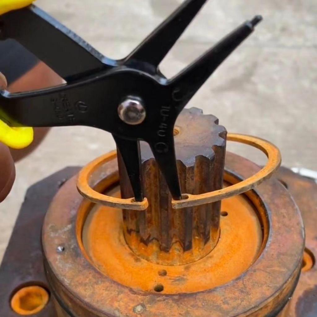 Dual-Use Circlip Pliers: 2-in-1 Tool for Internal & External Circlip Spring Assembly/Disassembly.