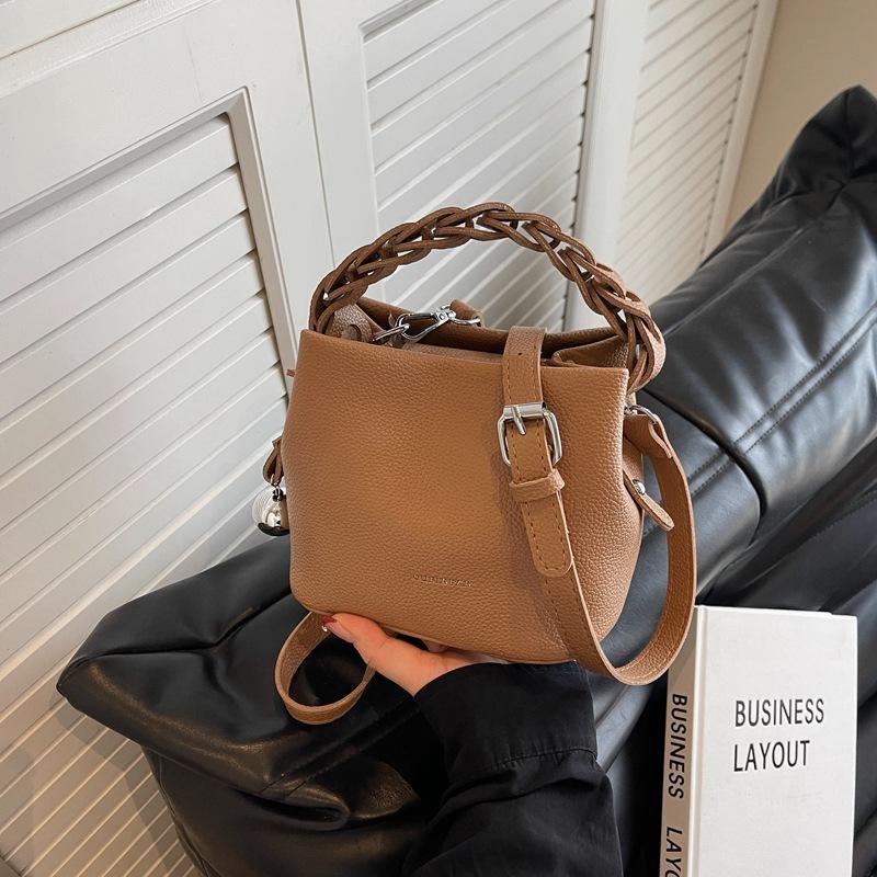 

Сумки Женские 2025 Лето Новый Тренд Универсальная Нишевая Супер Огонь Сумка Через Плечо Модная Трендовая Сумка Кроссбоди Сумка Ведро коричневый