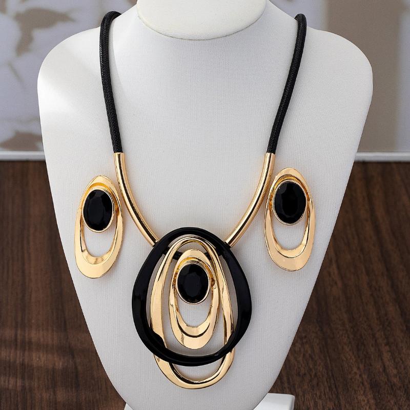 Fashion Alloy Necklace Earrings Set Geometric Oval Spiral Snail Clavicle Chain For Women Exaggerated Jewelry
