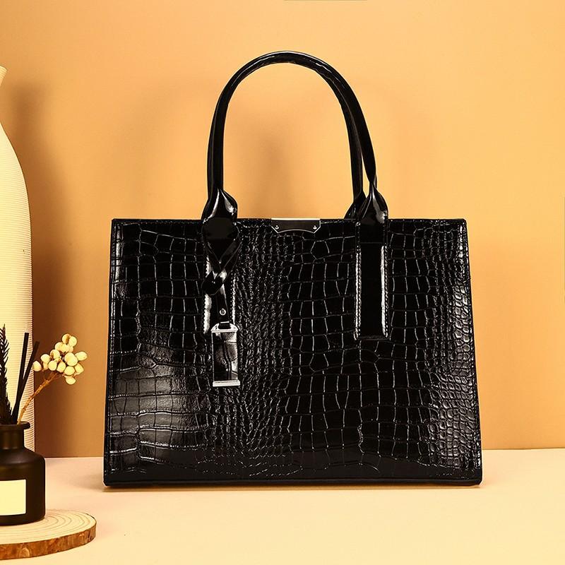

Patent leather crocodile pattern large-capacity tote bag women s new European and American fashion handbag single shoulder messenger commuter bag чёрный