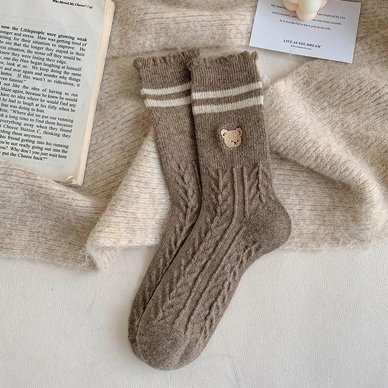 

Женские осенне-зимние теплые кружевные милые носки с вышивкой мультяшного медведя из шерсти, средней длины, махровые 1 pair