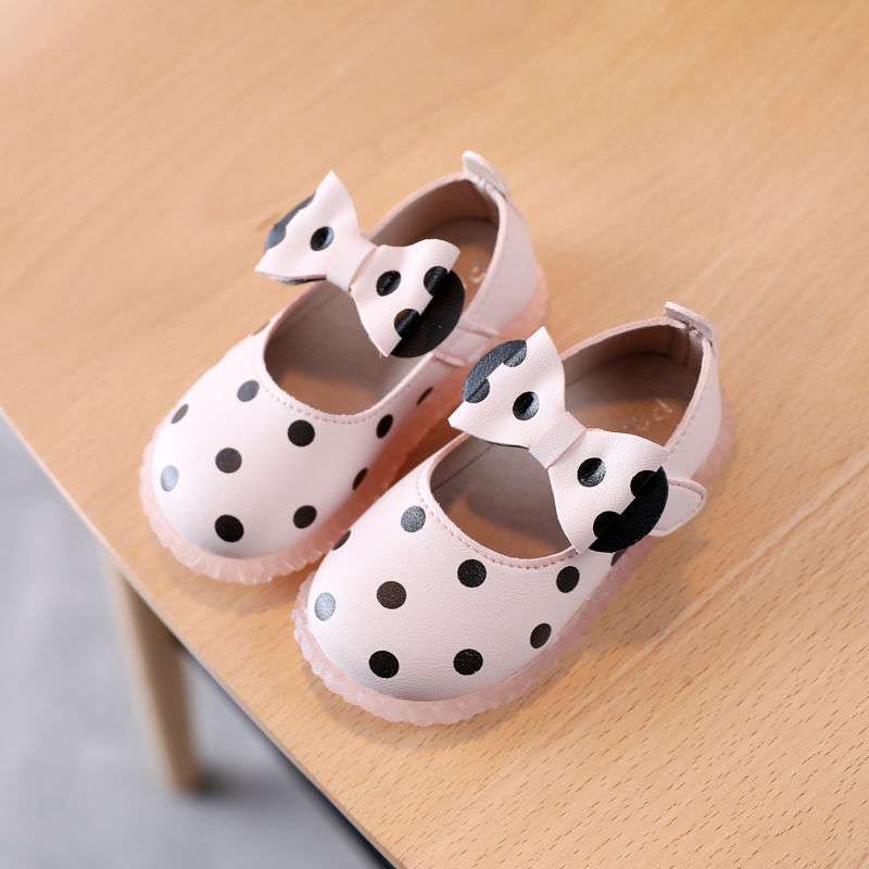 

Кожаная обувь для девочек 2025 весна и осень новая маленькая принцесса нескользящая мягкая подошва детские одинарные туфли для девочек милые вышитые детские туфли 21 yards inner length 13cm