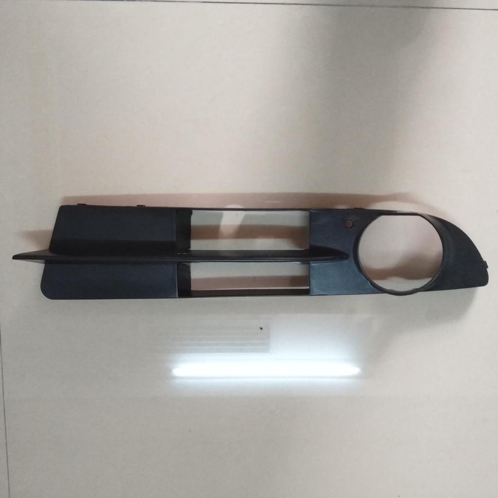 BMW E60 E61 Vänster Dimljus Nätgaller Kåpa 51117049243