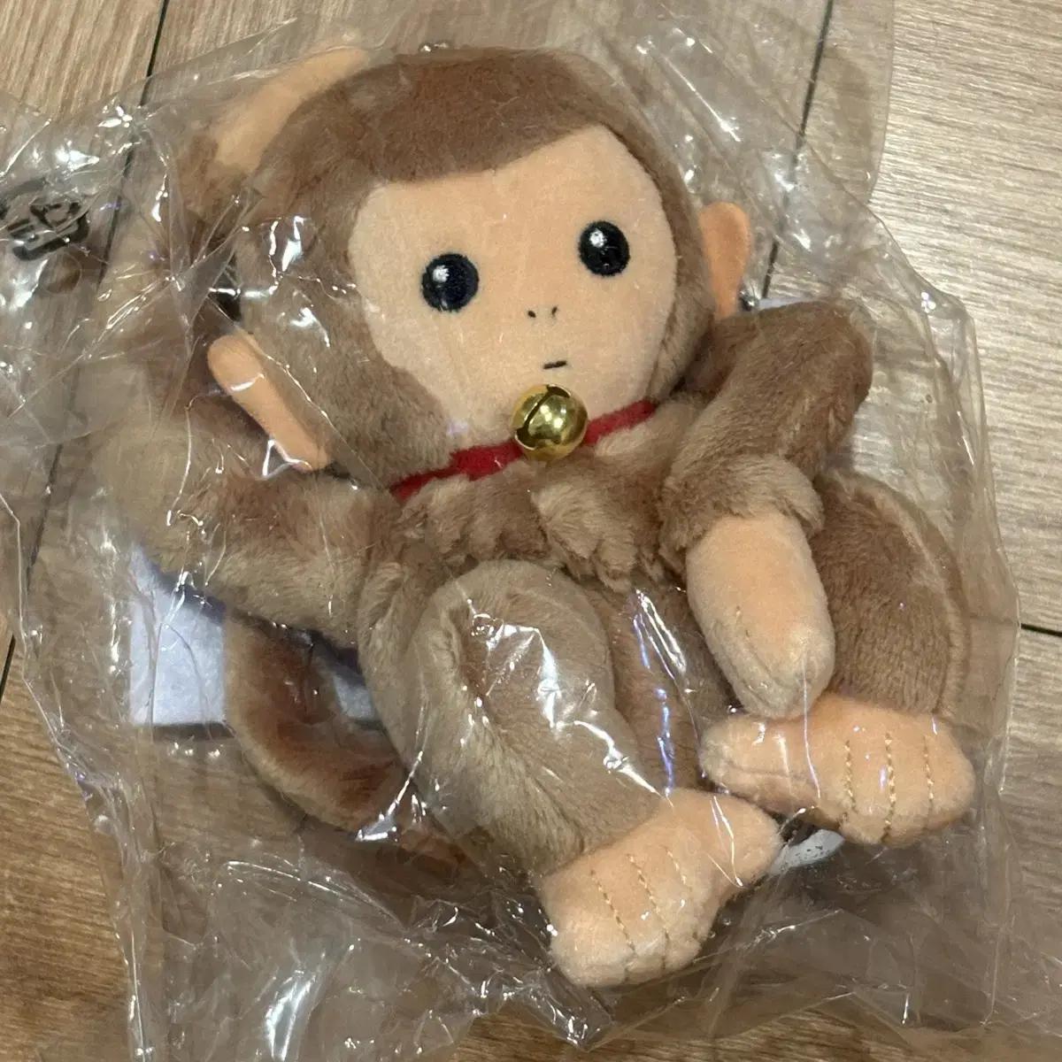 

Silver Wedding Suhan Moo Beach Kusomaru Monkey Doll Keyring
