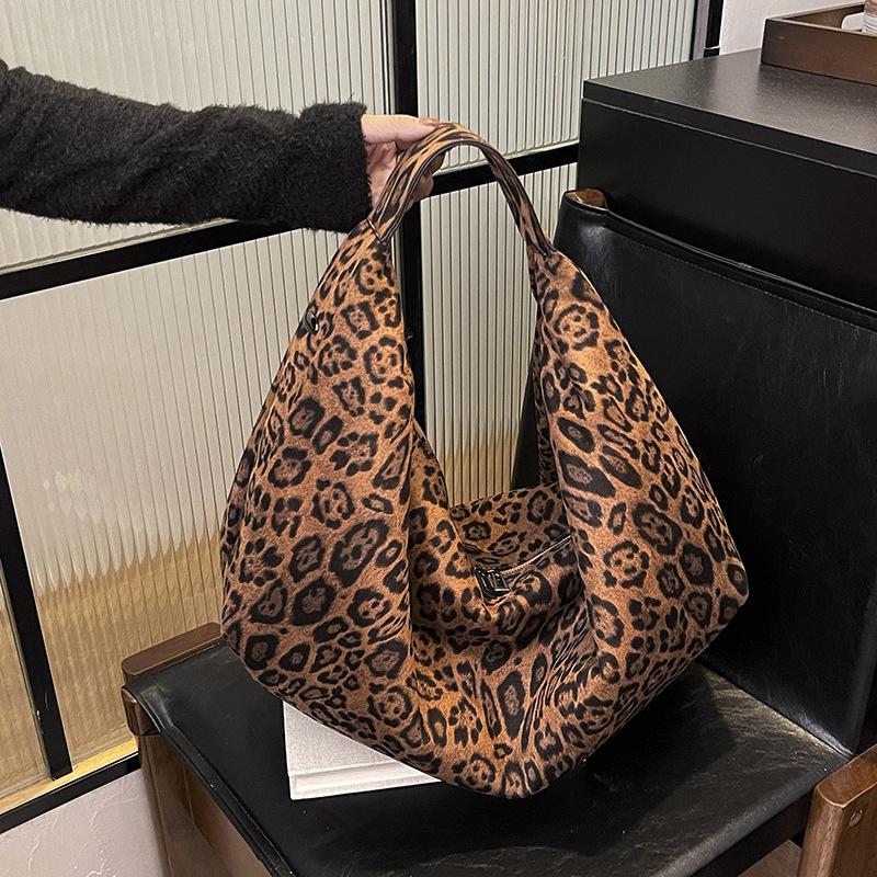 Casual Lazy Plush Bag Retro Leopard Print Bag Autumn Bag Large Capacity Single Shoulder Oblique Span Bag Female Versatile