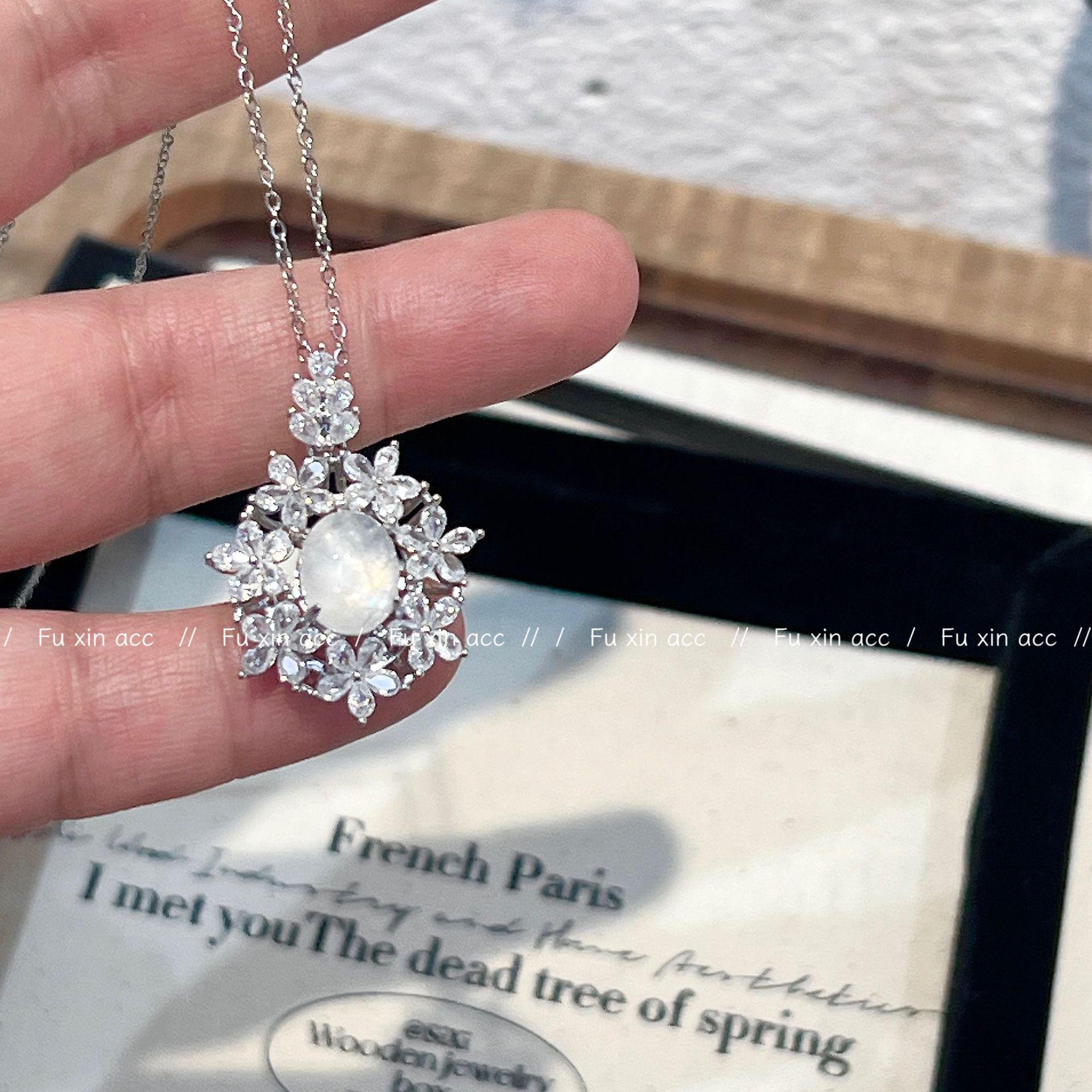 

Роскошное ожерелье в виде цветка с бриллиантами в японском и корейском стиле с подвеской в виде капли воды E0256