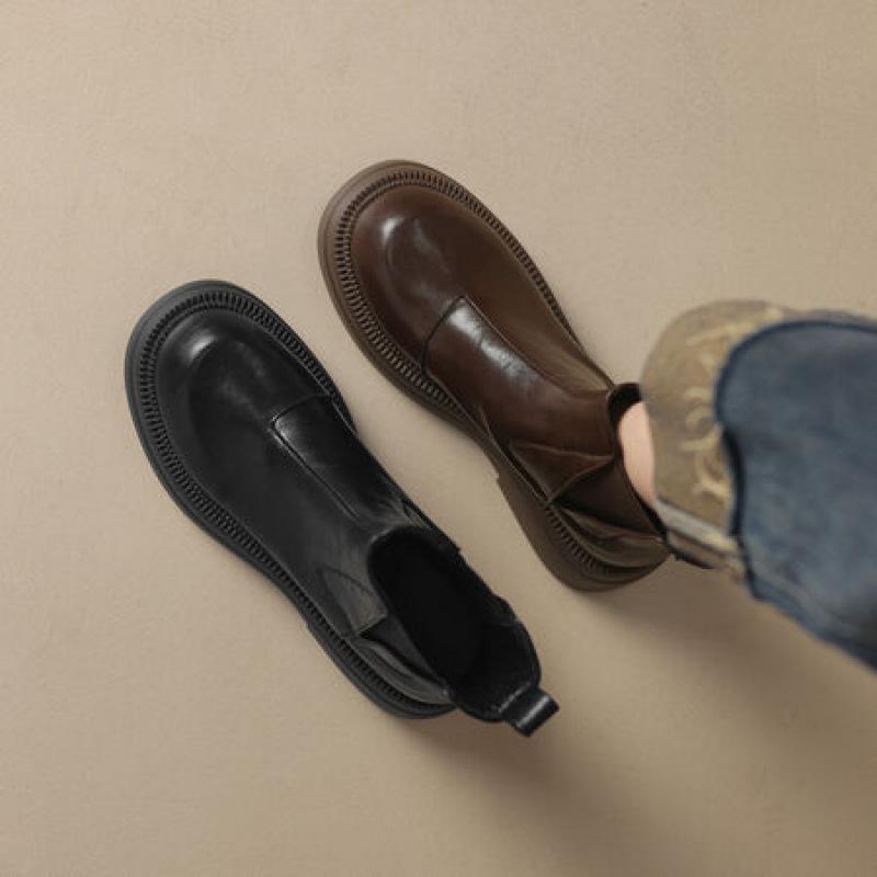 Korean version of round head solid color medium boots medium heel large size women's boots square heel autumn and winter leather boots sleeve ru