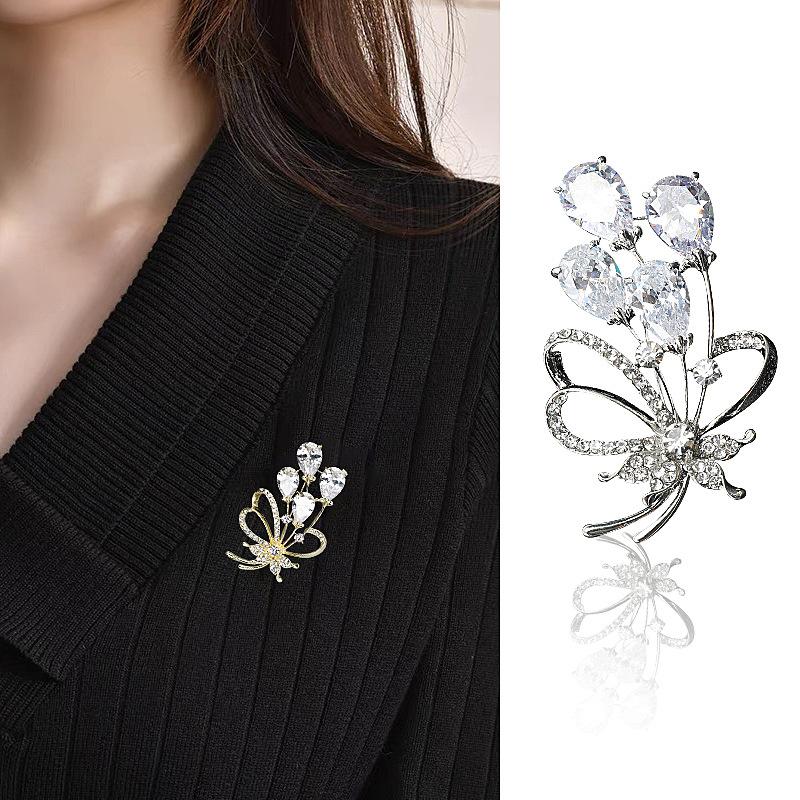 High-end Sense Luxury Exquisite Flower Pins Coats Suits Accessories Bright Zircon Bow Brooches for Women