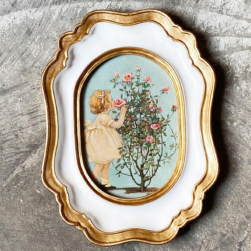 1Pc Desktop Ornaments Originality Wall Hanging Vintage Golden European Style Photo Frame Arrange The Table Resin