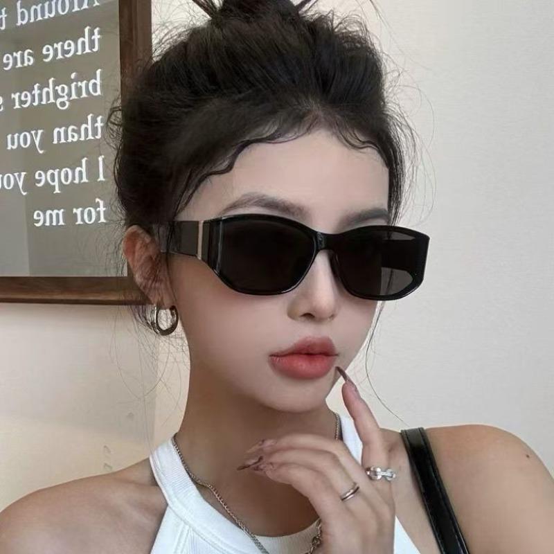 Vintage Small Cat Eye Sunglasses for Women Stylish Sun Eyeglasses UV400 Fashion Shades Glasses Men Summer Anti UV Eyeglasses