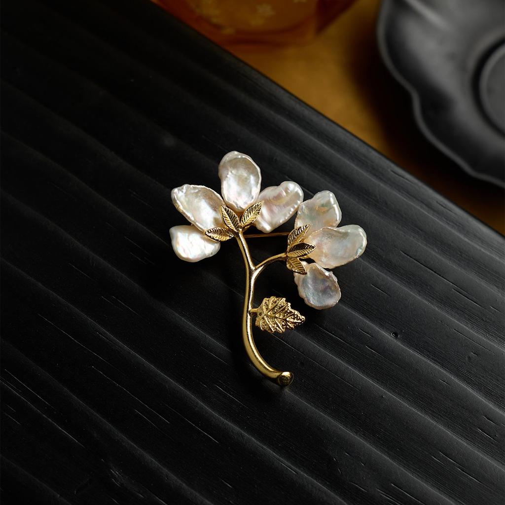 Moon Blossom Baroque Pearl Brooch: Retro Plant-Inspired Luxury Accessory Gift
