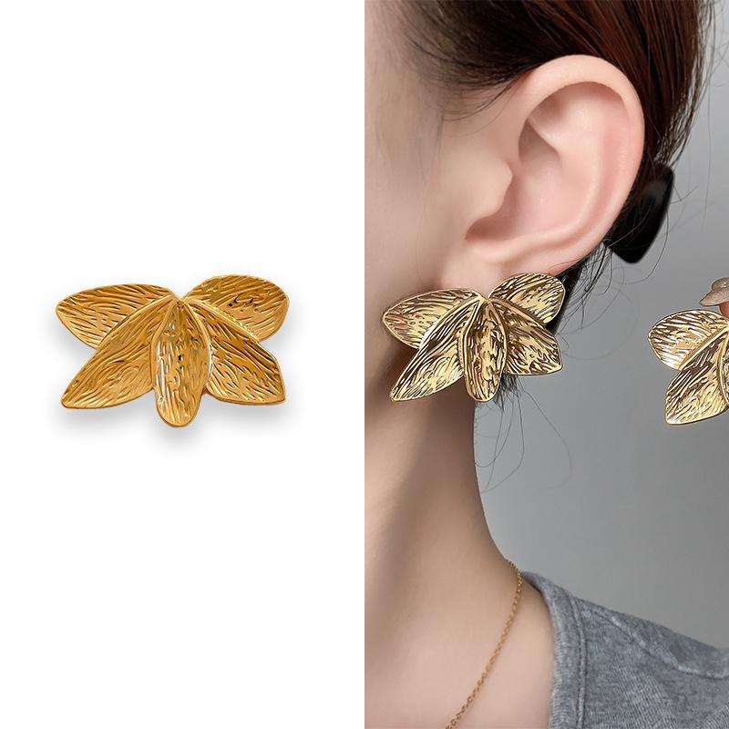 Copper-Plated 18K Gold Leaf Earrings: Stylish Retro Women's Accessory