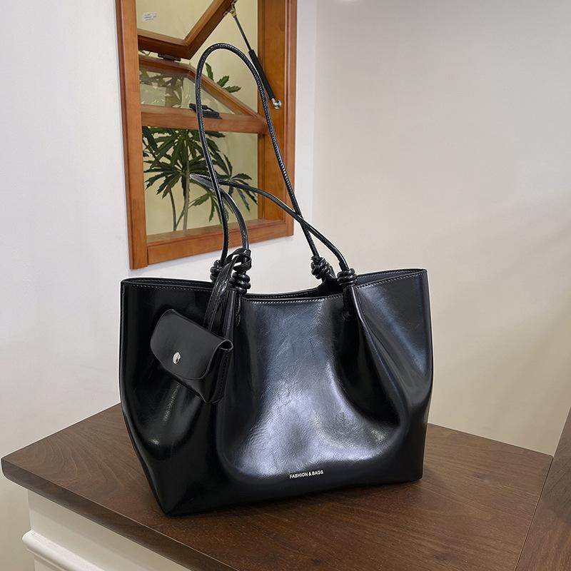 

Premium retro large-capacity tote bag leisure bag new commuter shoulder fashion underarm bag tide чёрный