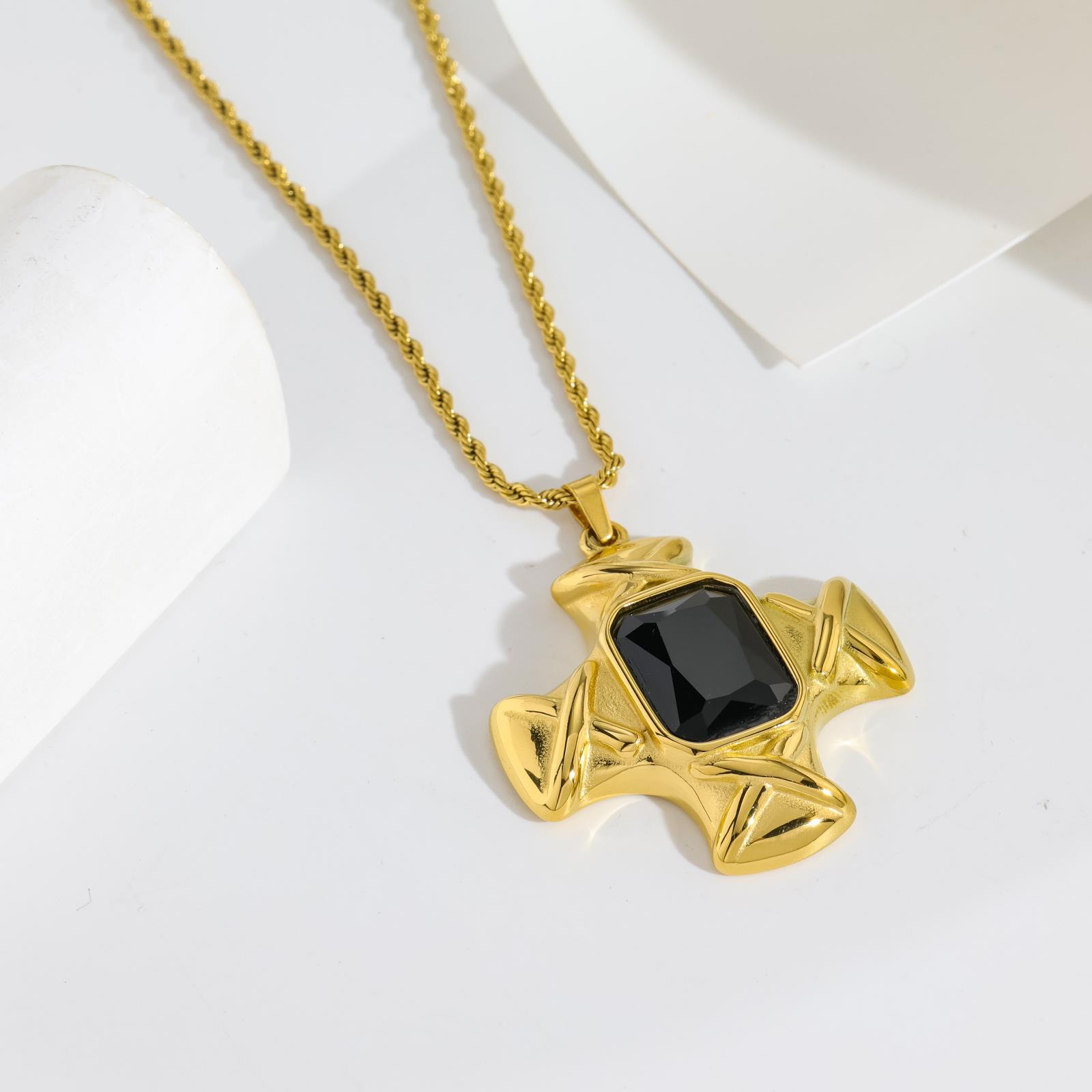 

Hip Hop Punk Cross Necklace Vacuum Plated Titanium Steel Clavicle Chain Does Not Fade Trend