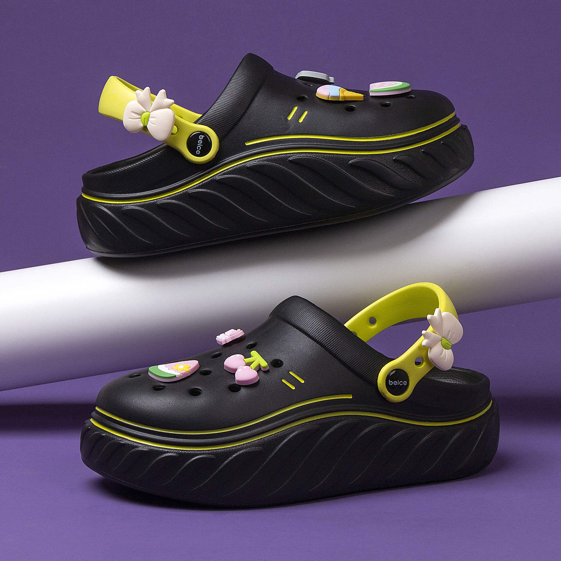 

Наступая на дерьмовые тапочки с головой, женские летние платформенные нескользящие маффины и пляжные черные сандалии 39/40