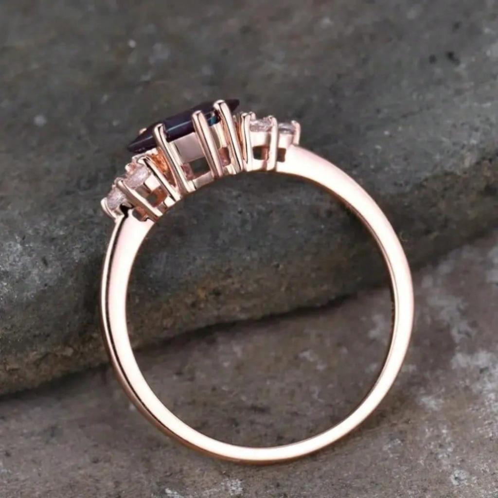 1pc Women's Exquisite Promise Ring, Luxurious Synthetic Zircon Decoration, Suitable for Daily Wear and Holiday Gift Giving