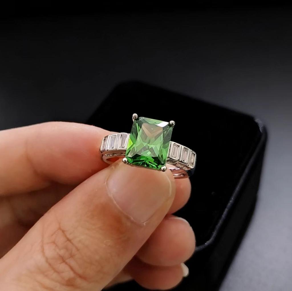 Modeschmuck Schmuck Rechteck Zucht Smaragd Ring Persönlichkeit Quadratisch Hochkohlenstoff Diamant Farbe Schatzring Damen