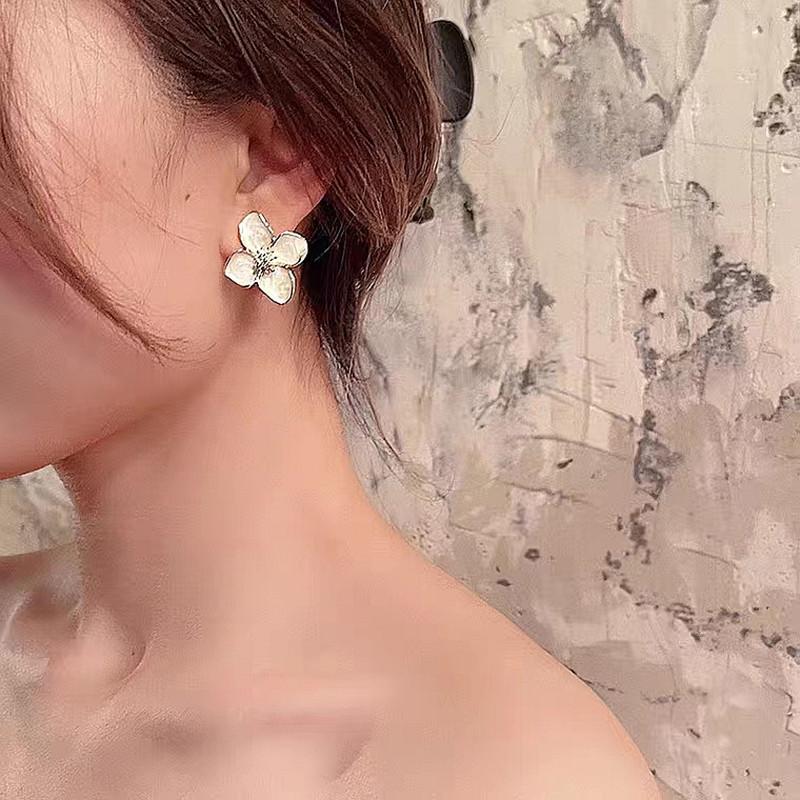 Luoshen Flower Retro Hong Kong Style Drop Glazed Flower Earrings, Suitable For Women'S Three-Dimensional Small Flower Earrings, Romantic Jewelry Gifts