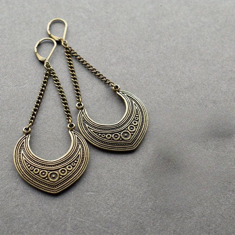 Creative Vintage Ethnic Hand Carved Curved Bag Shape Antique Gold Colour Earrings Women'S Personalised Hip Hop Party Jewellery