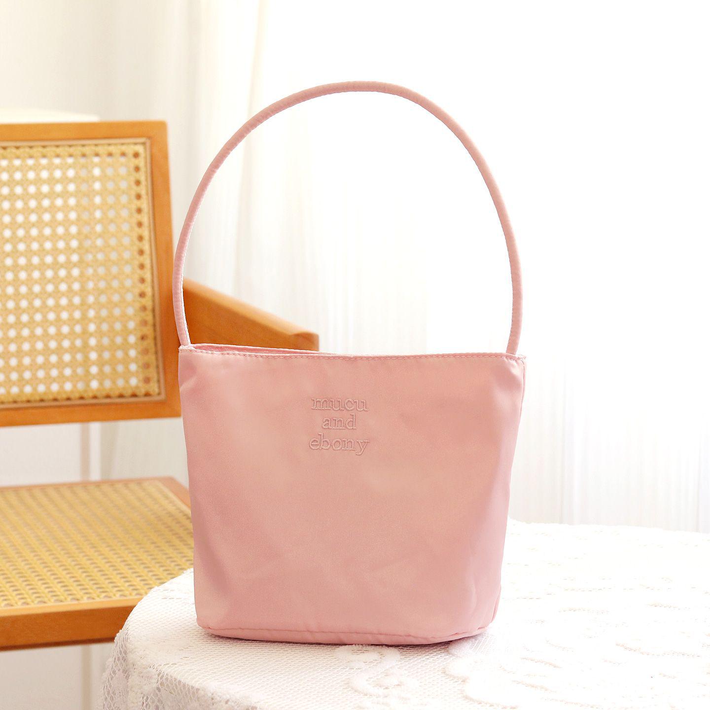 

Korean Style Bridesmaid Souvenir Handbag - Elegant Wedding Gift Box