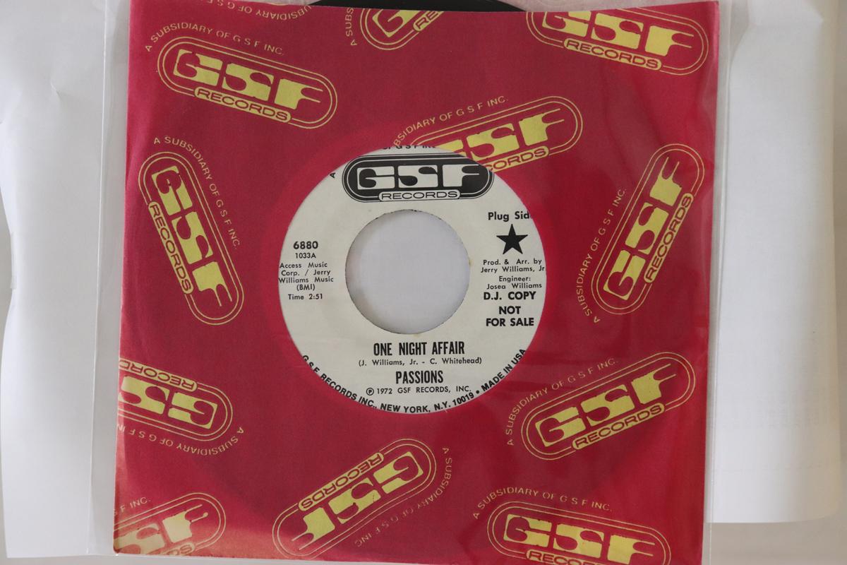 

7inch Record PASSIONS (4) - One Night Affair / A Toast (May The 6880 GSF Records 1972 US Soul/Funk Used