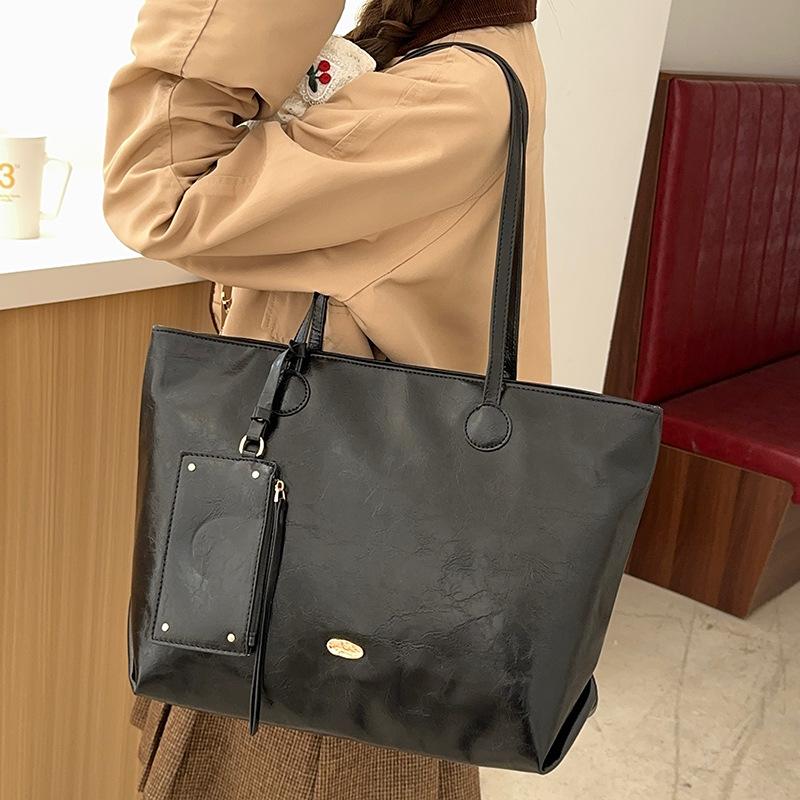 Commuting Simple and Fashionable Bag, High-end Quality, Large-capacity Single-shoulder Armpit Bag