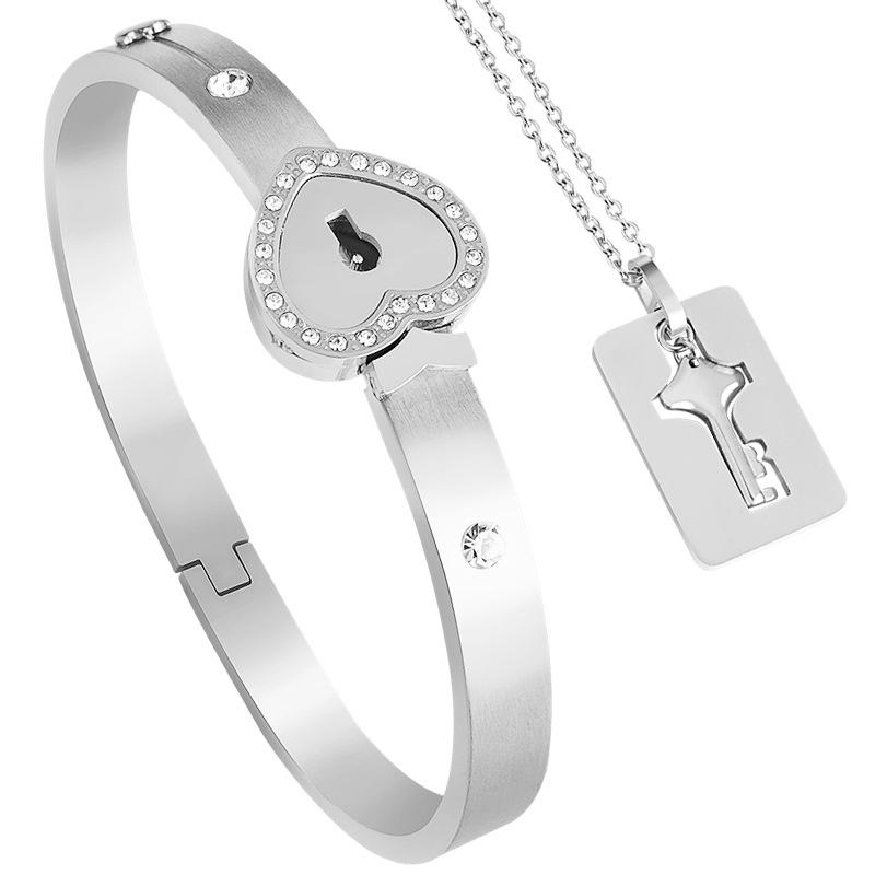 Bracelet Interlock en Acier Titane Style Fala Chen "Triumph in the Skies" pour Couples avec Fermoir Cœur Diamanté