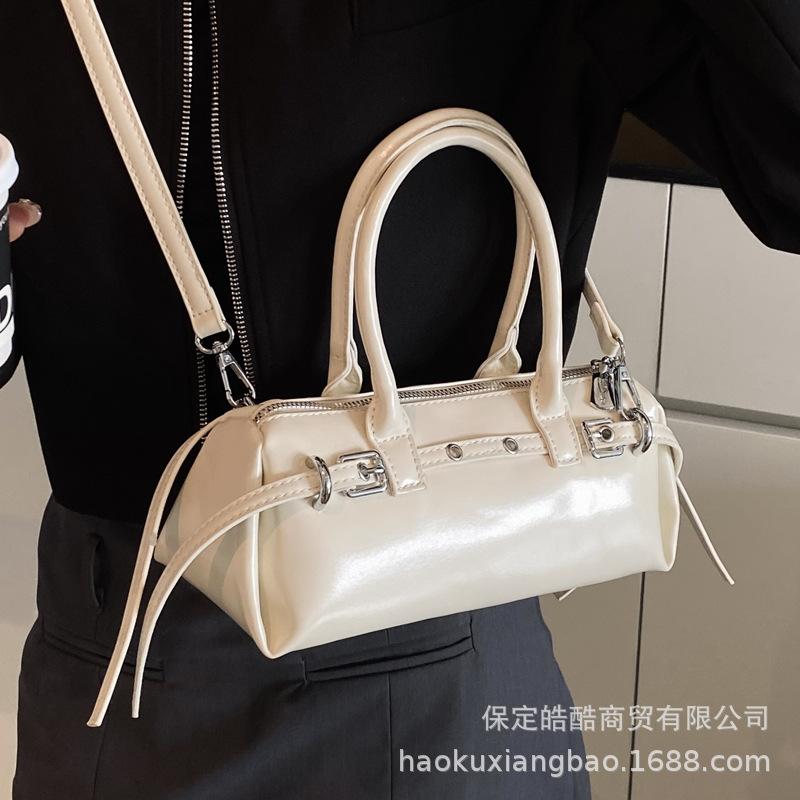 Fashion super hot small bag women's 2025 new spring and summer versatile messenger bag high-end sense portable work small bag