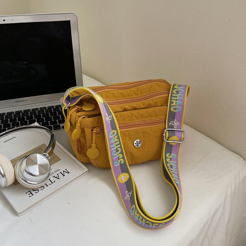 

Nylon cloth casual small bag women s 2025 new Korean version lightweight mobile phone bag niche design shoulder messenger bag tide жёлтый