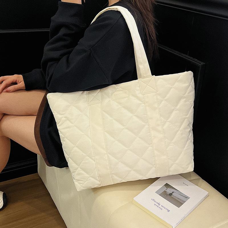 New Women Simple Shoulder Bag Large Capacity Tote Bag for Commuting and School Comfortable and Versatile Texture Storage Bags