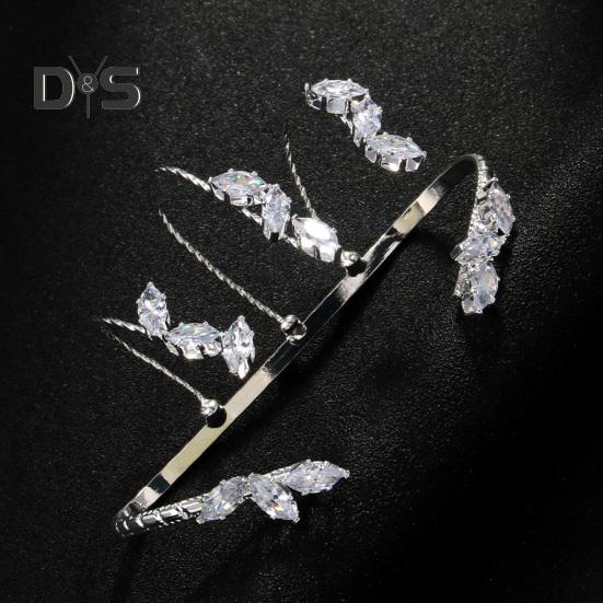 Women Palm Bracelet Alloy Twisted Sparkling Leaf Shape Rhinestone Adjustable Fit Fit for Most Finger Sizes Hand Jewelry for Wedding Party