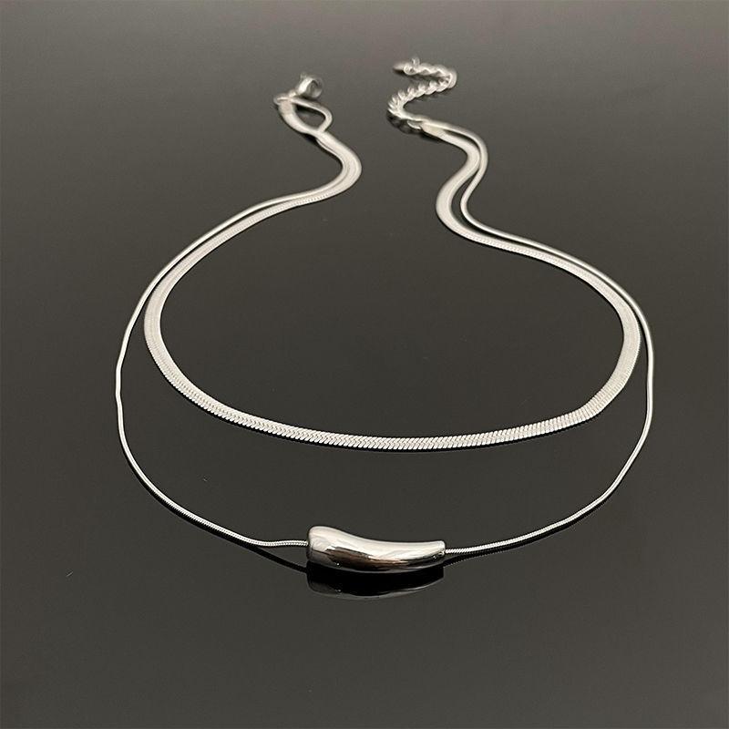 Square Sugar Layered Titanium Steel Snake Bone Chain Necklace for Women, A Unique and Stylish Accessory for The Collarbone.