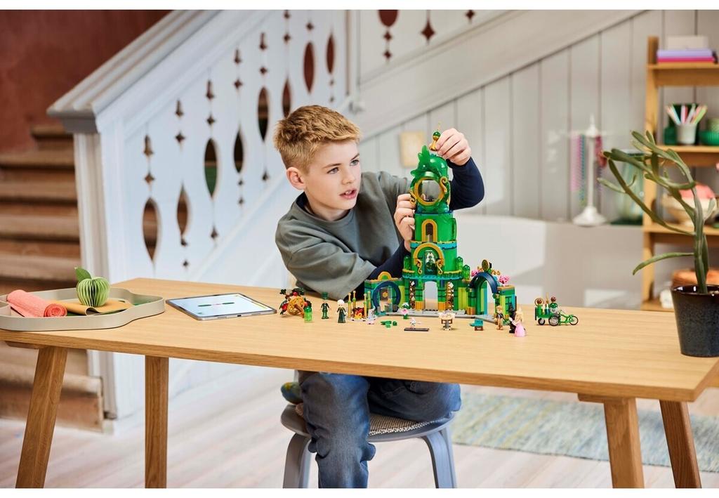 LEGO конструктор Дом Wicked – Добро пожаловать в Изумрудный город (75684)