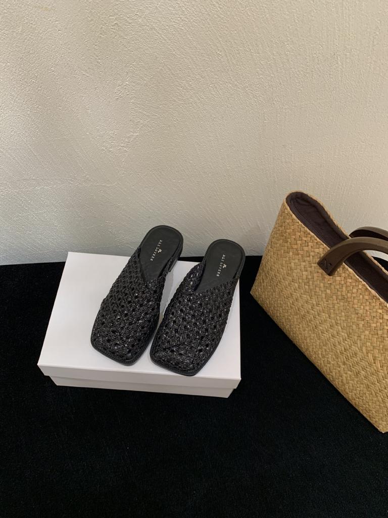 2025 Summer New Woven Breathable Square Head Slippers Bohemian Ethnic Style Hollow Bag Head Cool Slippers