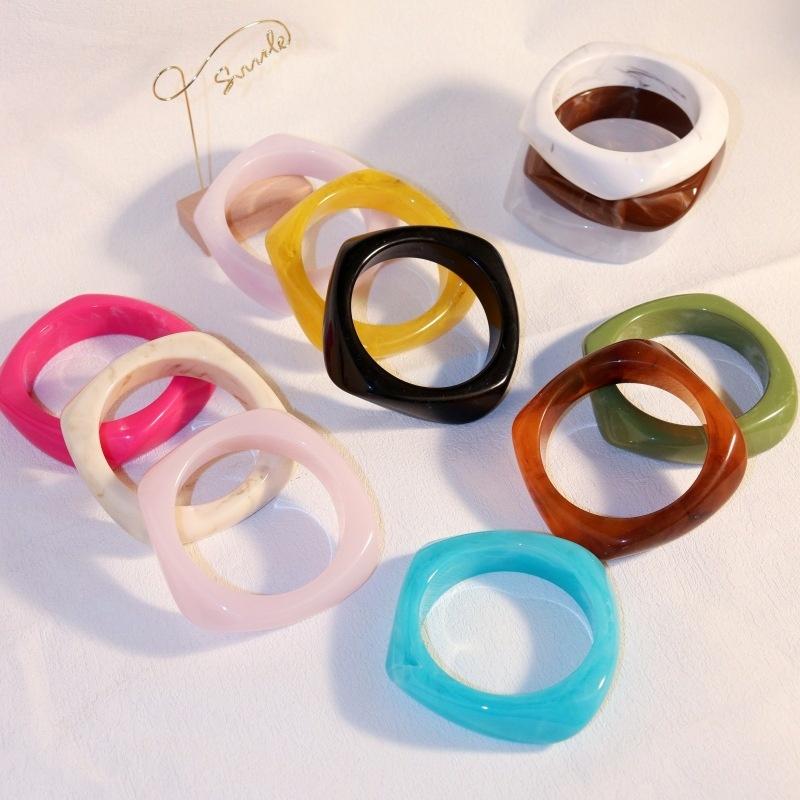 Unregelmäßiges Acryl Quadrat Armband für Frauen Mädchen Geometrischer Armreif Geschenk Sommerschmuck Dekoration