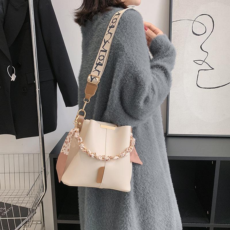 2025 Spring Fashion Women's Large Capacity Textured Crossbody Bucket Bag