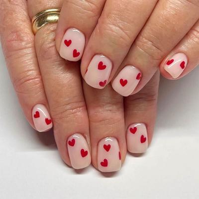 Valentinstag Press-On Nägel Kurz Quadratisch Acryl-Nägel mit Herz-Designs Glänzende Künstliche Nägel für Damen 24 Stück