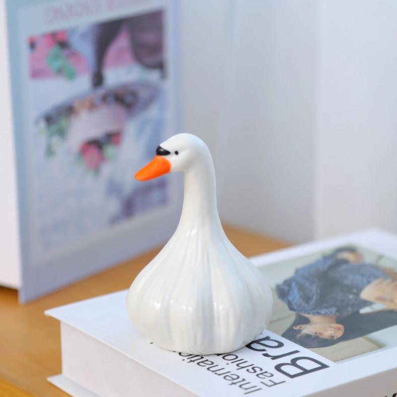 Fun Ceramic Duck Cute Animal Shaped Ornament Office Desktop Stress Relief Garlic Shaped Forgetting Duck Small Ornament Ornament