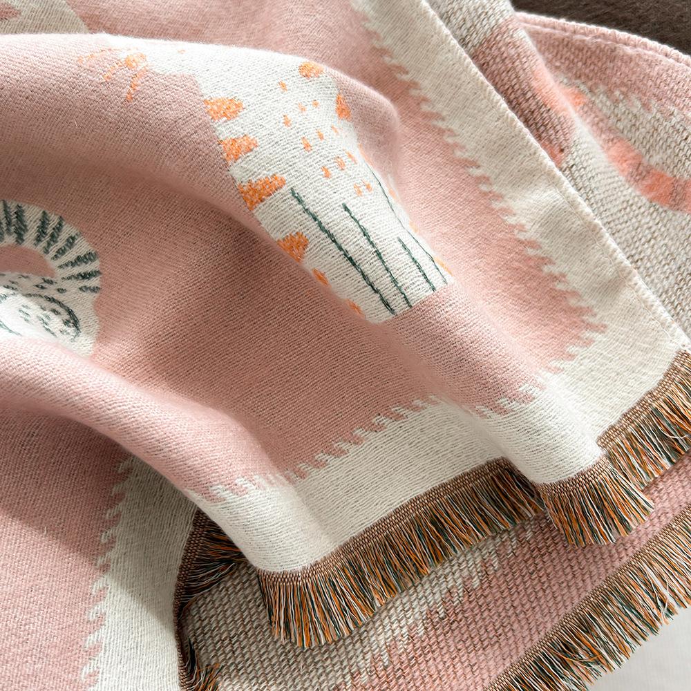 Двосторонній шарф з вишивкою кота - М'який поліестер, Чорно-кремовий анімалістичний візерунок з бахромою, Теплий та стильний для зимових прогулянок