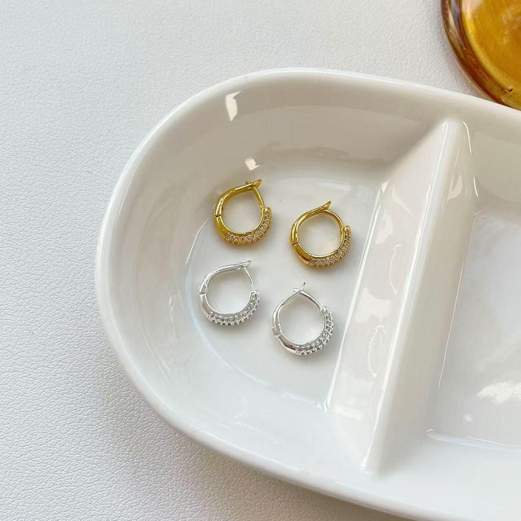 Dazzling S925 Zircon Stud Earrings: Women's Simple Mori Style, Versatile Luxe Fashion with Screw Back Design.