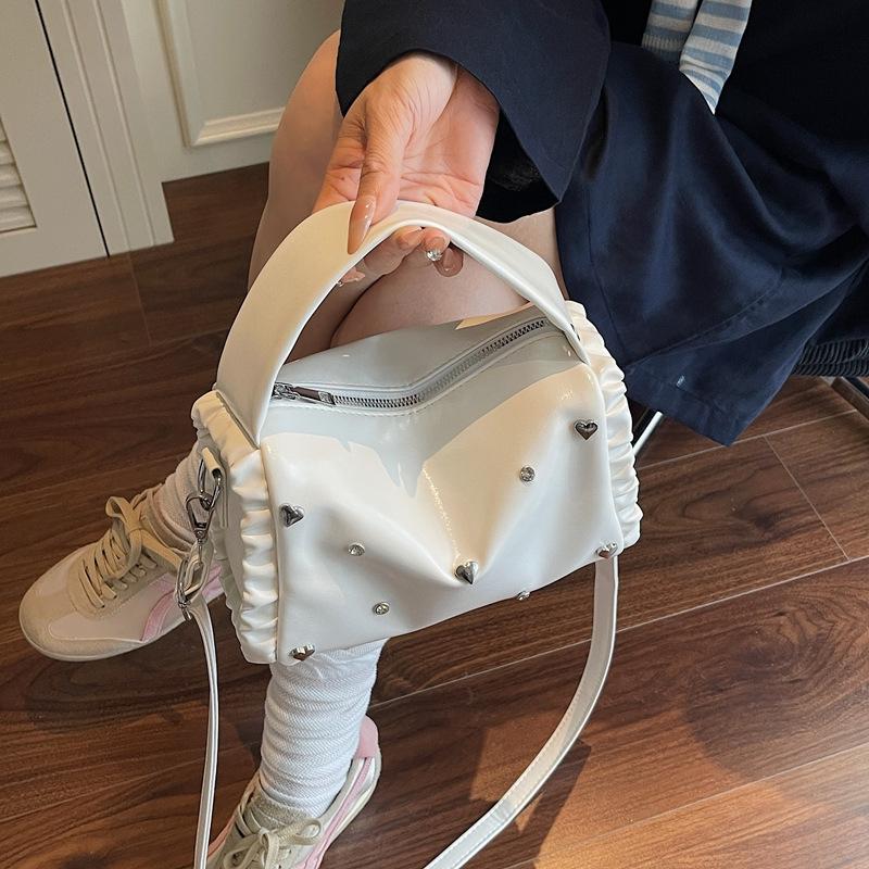 Dumpling bags are popular this year, women's 2025 new Korean version fashion rivet messenger bag pleated shoulder pillow bag