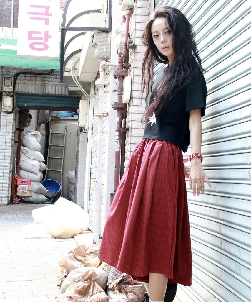 Deumakeu Real Wide Two Tuck Stripe Bumuda Pants - Burgundy