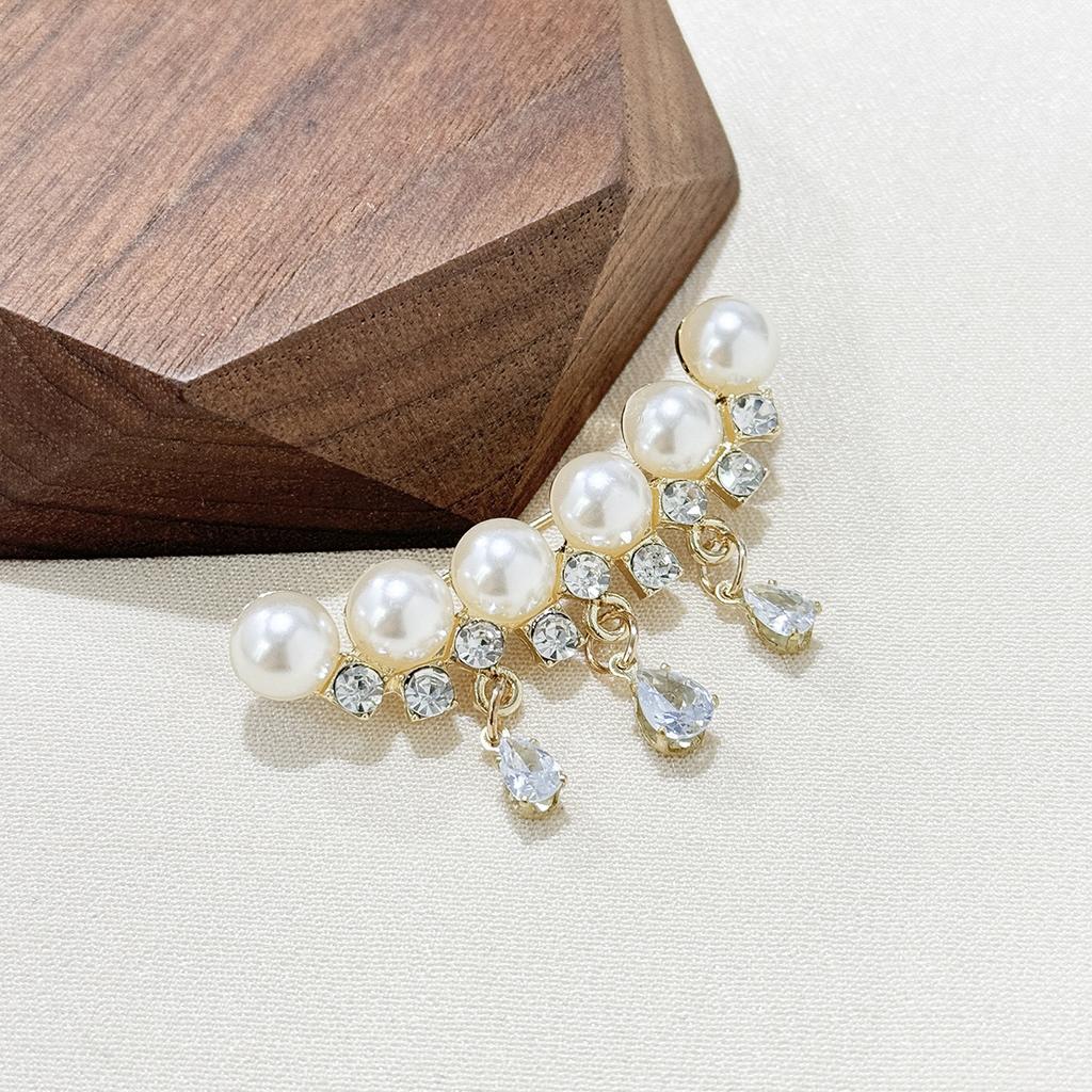 Broche à franges en perles de tempérament haut de gamme, exquise, pull, costume, corsage, accessoires, vêtements fixes, épingle anti-lumière, femme