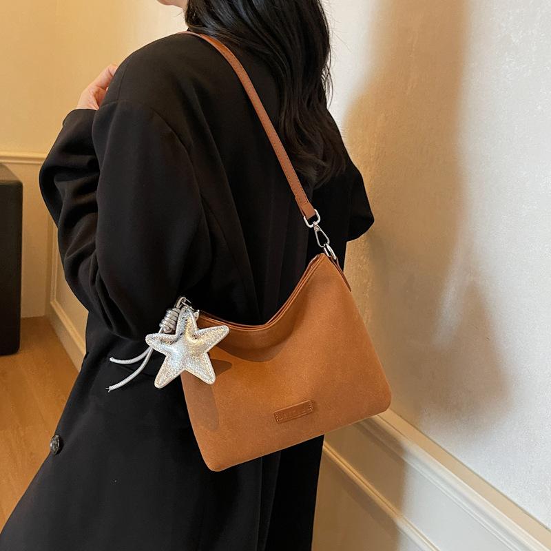 Today's popular small bags for women's new autumn and winter retro versatile messenger bags single shoulder underarm bucket bags